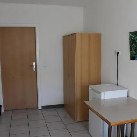 Moeblierte Mit Gemeinschaftskuechen Und In Thueringen Wald Daire *
